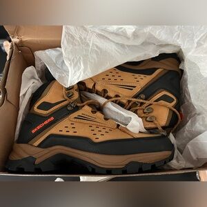 NWT MENS HIKING BOOTS by Skechers. Mens size 8, Waterproof, Memory foam insoles.